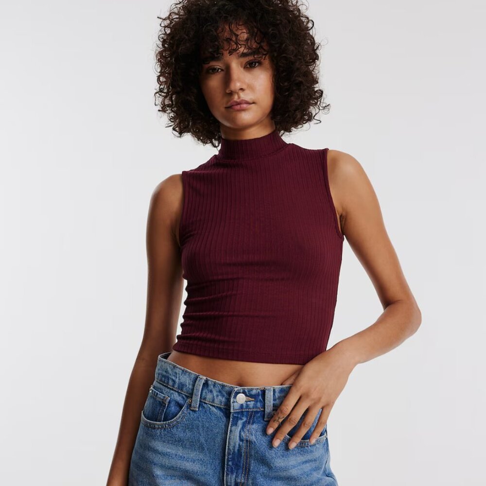 EDITED Kaori Ribbed Cropped Top in Burgundy (Size M)